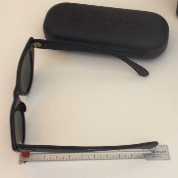 Stylish Black Cat-Eye Sunglasses - Picture 3 of 8